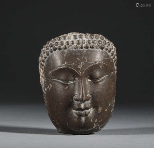 In ancient China, the head of stone Buddha