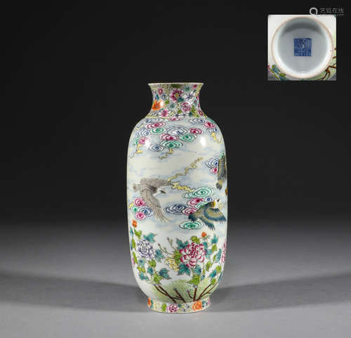 Qing Dynasty, pastel flower and bird bottle