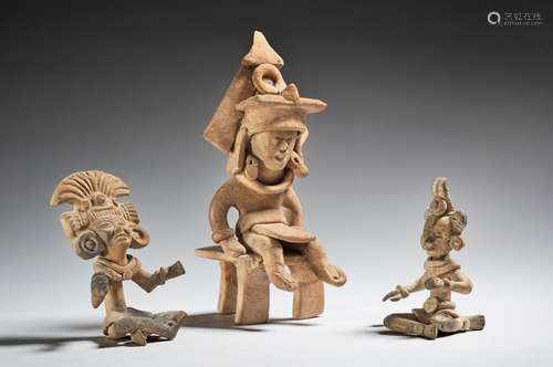 Lot de trois personnages assisMexique Tehotihuacan 100 - 650...