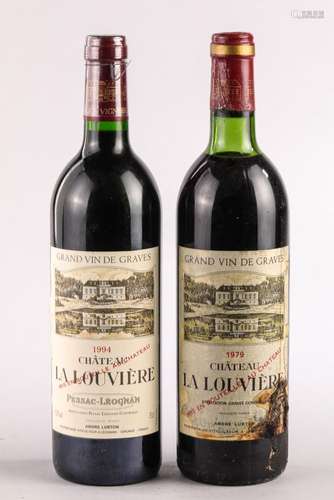 CHÂTEAU LA LOUVIERE. 2 bouteilles.