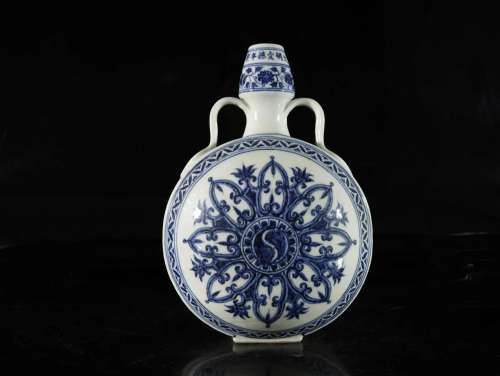 A Blue and White 'Flower' Double-Gourd Vase