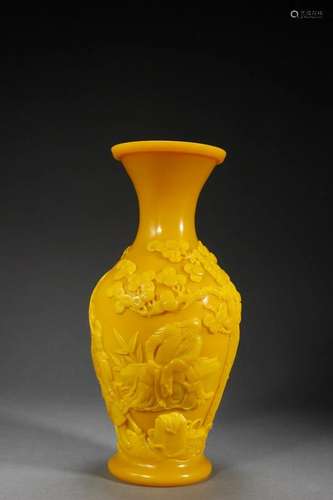 A Yellow Glass 'Guangong' Flower Vase