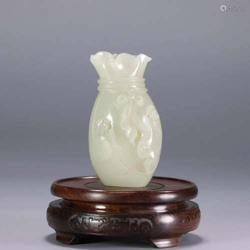 A Hetian Jade Auspicious Bag