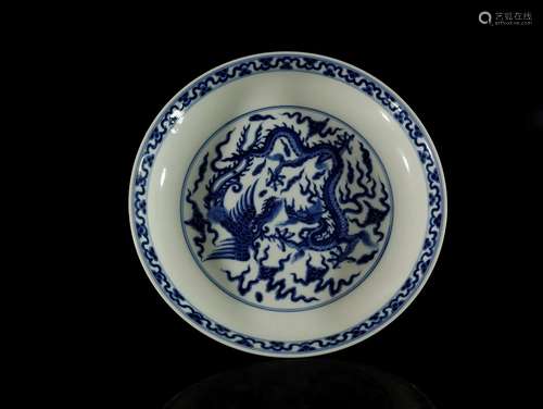 A Rare Blue and White Dragon Pattern 'Flower' Plat...