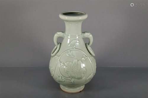 An Incised Longquanyao 'Flower' Vase