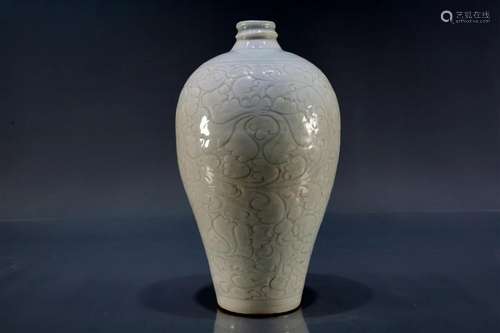 Yingqing Carved Floral Meiping Vase