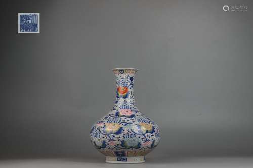 Famille Rose Vase with Floral Pattern, Qianlong Reign Period...