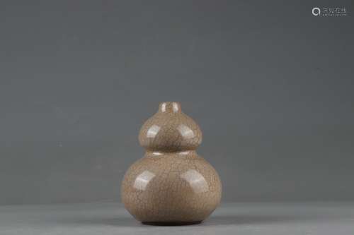 Ge Kiln Gourd-shaped Vase, Song Dynasty