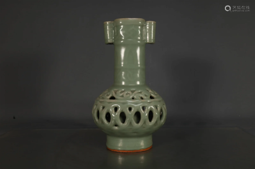 A Longquanyao Vase