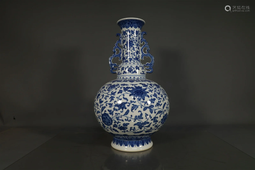 A Blue And White Gourd-Shaped Vase