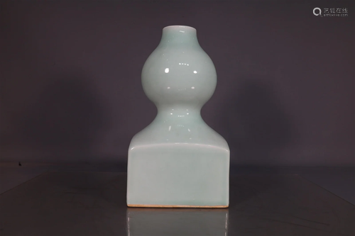 A Fine Sky-Glazed Gourd-Form Jade Seal