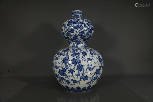 A Blue And White Gourd-Shaped Vase