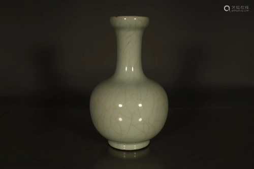 A Wonderful Qing-Imitation Guan-Glazed Vase