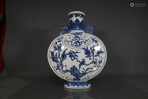 A Flat Blue And White Vase