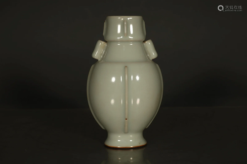 A Lovely Bean-Green Glazed Vase