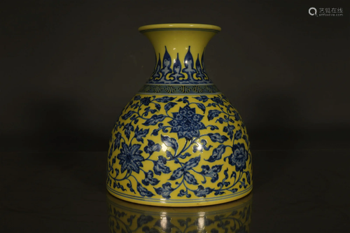 A Fine Yellow-ground Blue And White "Interlocking Branc...