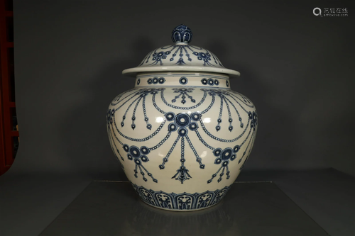 A Delicate Blue And White Lidded Jar with Bead Pattern