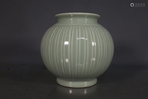 A Wonderful Sky-Glazed Melon Rib Pot