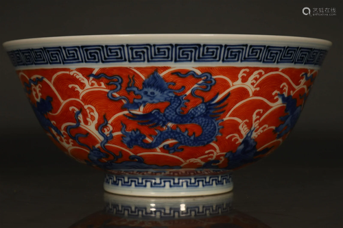 A Gorgeous Blue And White Alum-red Seawater Dragon Vase