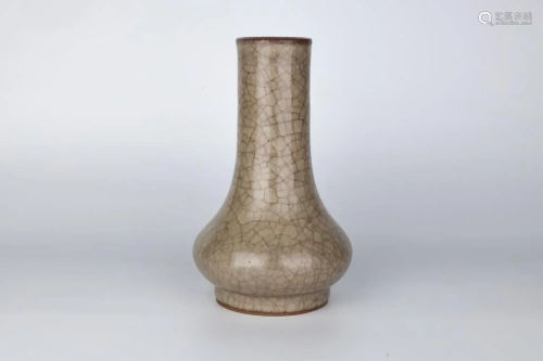 Guan-Ware Crackle Glazed Pear-Shaped Bottle Vase