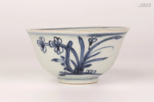 Blue and White Bottle Floral Bowl, Late Ming Dynasty