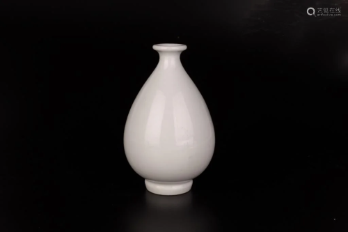 White Glazed Bottle Vase, Early 20th Century