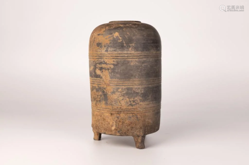 Archaistic Incised Pottery Guan-type Tripod Jar, Han Dynasty
