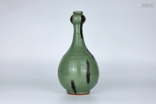Longquan Celadon Garlic Head Shaped Vase – Suantouping, Yuan...