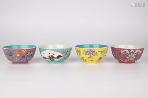 A Set of Four Famille Rose Bowls, 20th Century