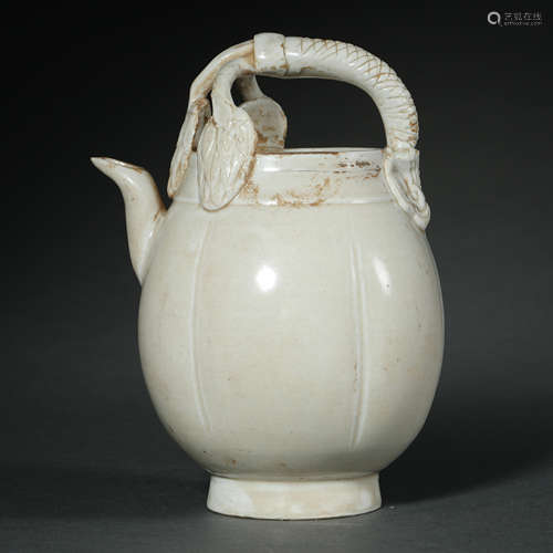 Liao Dynasty, White Glaze Three-Leaf Pot