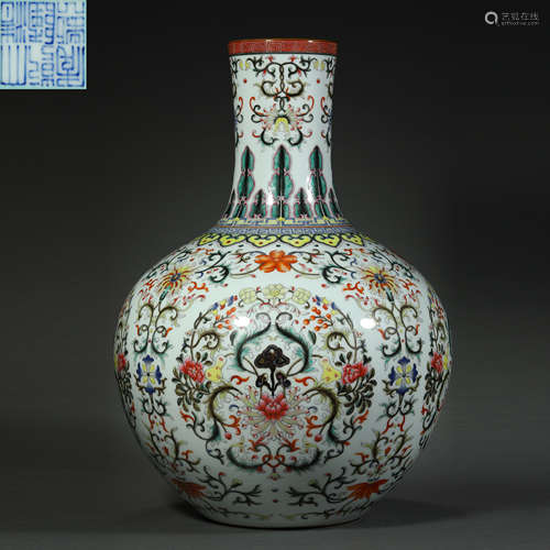 Qing Dynasty,Famille Rose Celestial Sphere Bottle