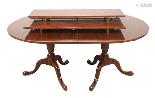 Kittinger Mahogany Queen Anne Dining Table