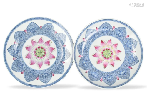 Two Chinese B & W Famille Rose Lotus Plates,18th C