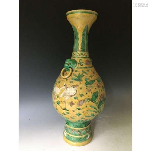 A qing Kanxi three colours vase