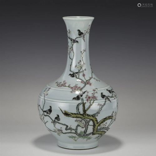 QING QIANLONG FAMILLE ROSE VASE