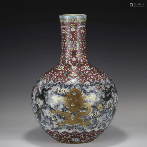 QING QIANLONG FAMILLE ROSE LARGE DRAGON BOTTLE