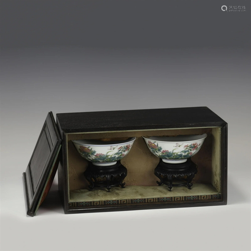 A PAIR OF YONGZHENG FAMILLE ROSE BOWLS