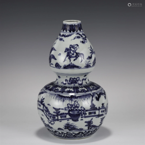 MING BLUE & WHITE GOURD BOTTLE