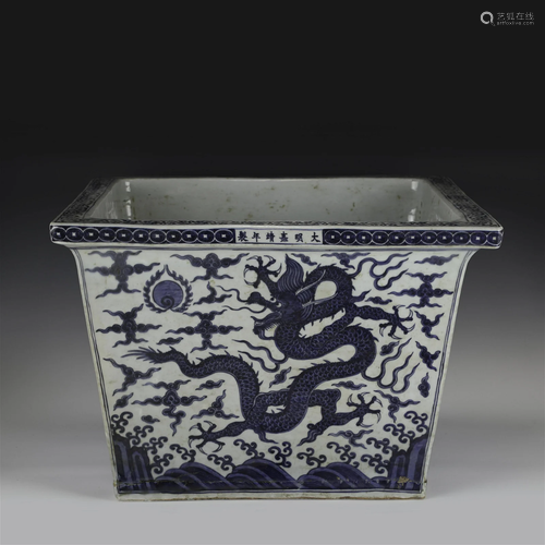 MING JIAJING BLUE & WHITE DRAGON SQUARE VASE