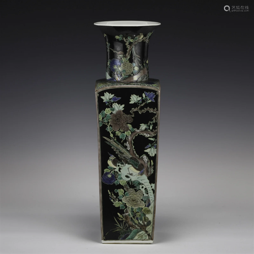 QING KANGXI FAMILLE NOIR SQUARE VASE