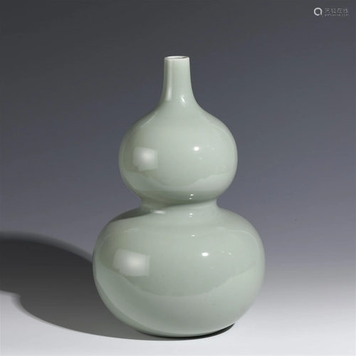 QING QIANLONG DOUQING GLAZED GOURD BOTTLE