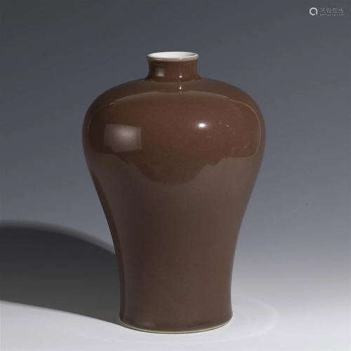 QING QIANLONG JI RED PLUM JAR