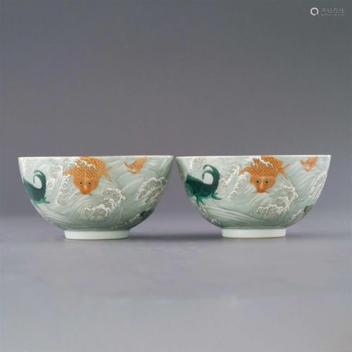 PAIR YONGZHENG LEAPING CARPS MOTIF BOWLS