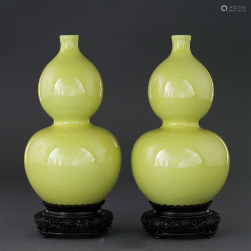 PAIR QIANLONG FAMILLE JAUNE MONOCHROME DOUBLE GOURD VASES ON...