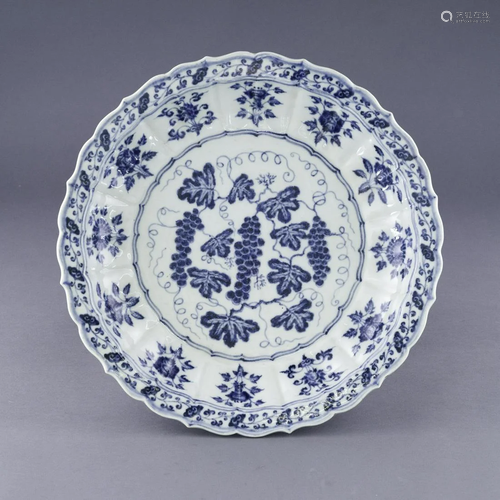 MING BLUE & WHITE GRAPES ABUNDANT PLATE