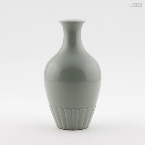 QIANLONG CELADON GLAZED VASE