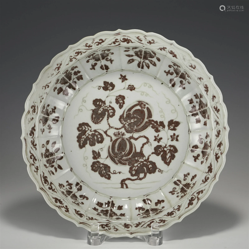 MING UNDERGLAZE RED SCALLOPED RIM PLATE