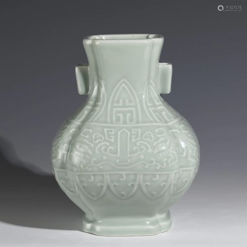 YONGZHENG CARVED PORCELAIN ZUN VASE