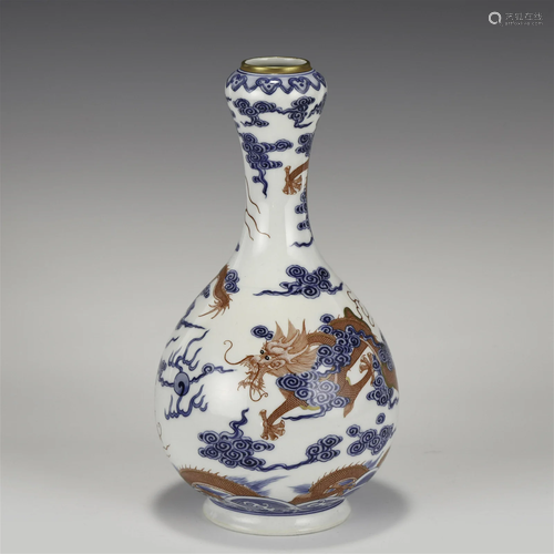 QING QIANLONG BLUE & WHITE ALUM RED GARLIC BOTTLE