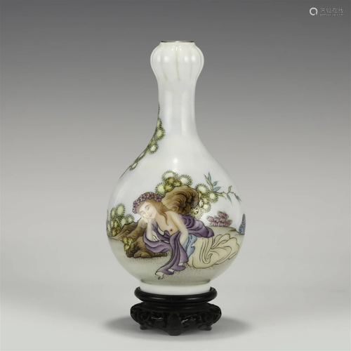 QING QIANLONG ENAMEL GARLIC VASE ON STAND